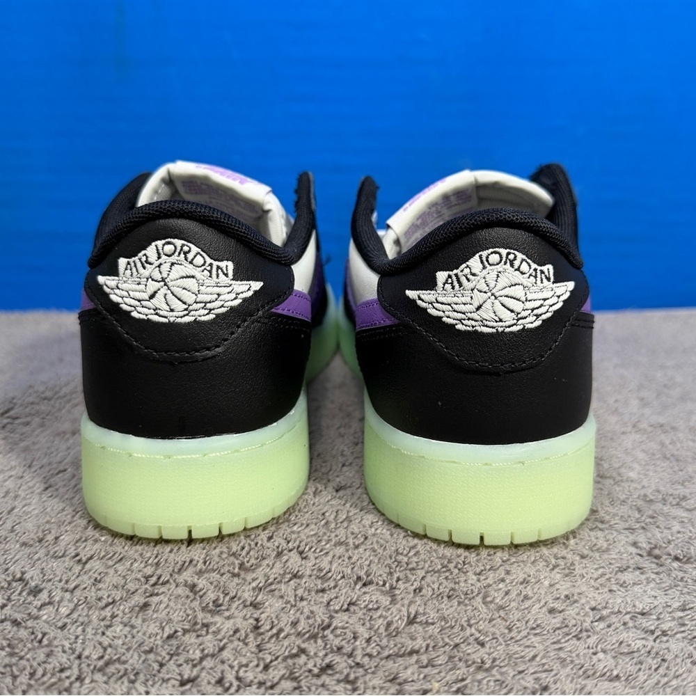 Jordan 1 retro og low
Gs ‘black raspberry ‘
Brand new - Picture 3 of 15